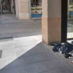 Vecinos de Sant Andreu denuncian 'bichos y ratas' por el puerta a puerta