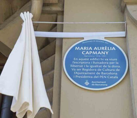Barcelona dedica una placa a Maria Aurèlia Capmany Barcelona dedica una placa a Maria Aurèlia Capmany