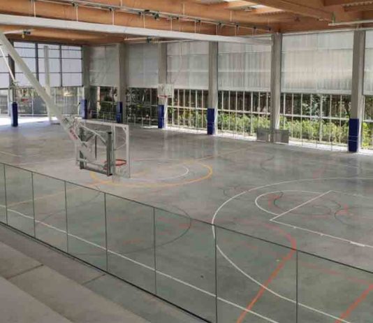 El CEM Guineueta estrena nueva pista polideportiva El CEM Guineueta estrena nueva pista polideportiva