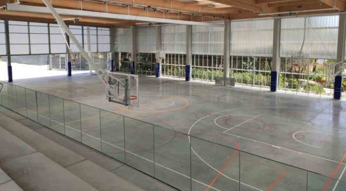 El CEM Guineueta estrena nueva pista polideportiva El CEM Guineueta estrena nueva pista polideportiva