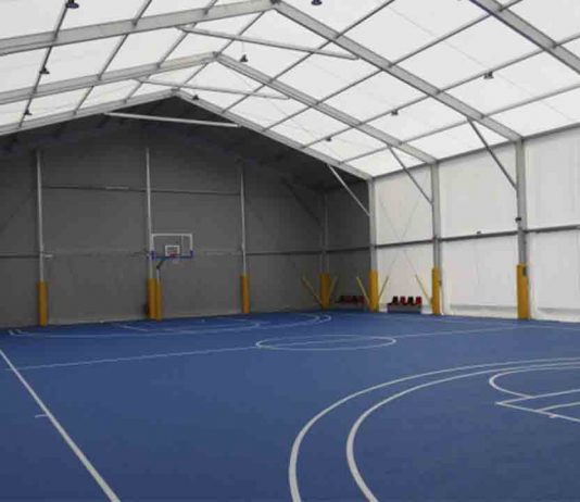 El barrio de Canyelles estrena nueva pista de basquet El barrio de Canyelles estrena nueva pista de basquet