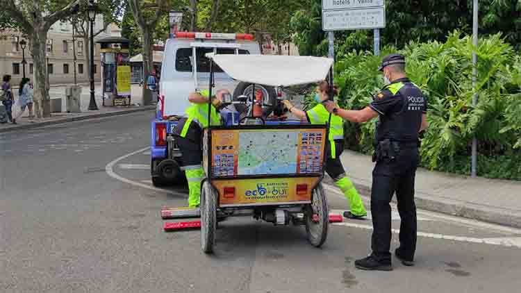 La Guàrdia Urbana comienza a retirar los bicitaxi de las calles