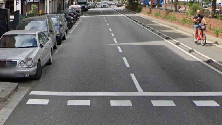 Muere una motorista de 22 años en un accidente en la calle Aragó