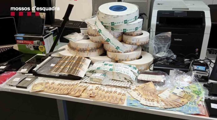 Detenido un trabajador del Metro por la venta de títulos de transporte falsos Siete detenidos por estafar más de un millón de euros con la venta de títulos de transporte falsos