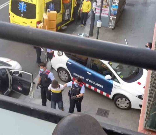 Un robo con arma blanca en Sants acaba con tres detenidos Un robo con arma blanca en Sants acaba con tres detenidos