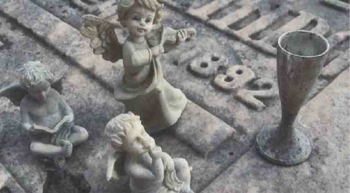 Detienen a un hombre por robar en tumbas del cementerio de Montjuïc Detienen a un hombre por robar en tumbas del cementerio de Montjuïc