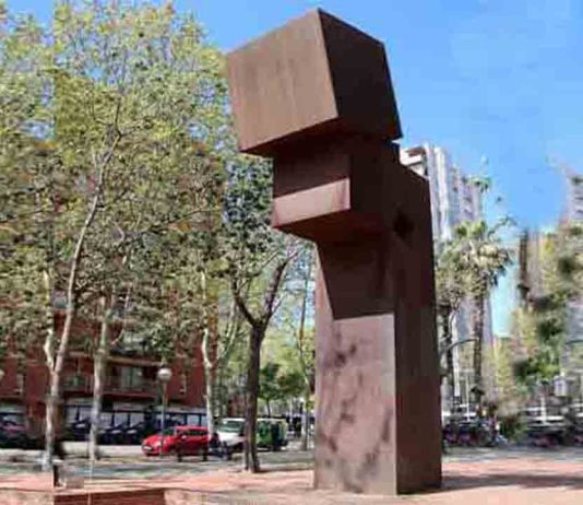 Escultura El Llarg Viatge en La Línea de la Verneda Escultura El Llarg Viatge en La Línea de la Verneda