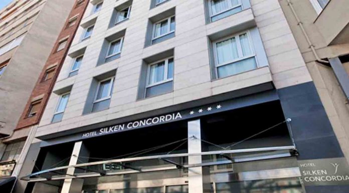 Investigan la muerte de un niño de 3 años a manos de su padre en un hotel del Paralelo Investigan la muerte de un niño de 3 años a manos de su padre en un hotel del Paralelo