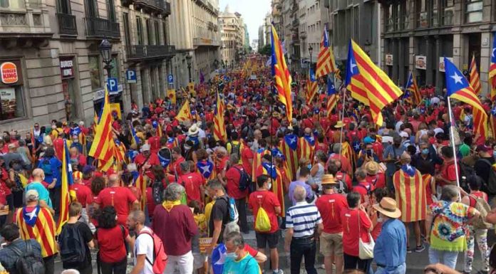 100.000 personas en la manifestación de la Diada en Barcelona 100.000 personas en la manifestación de la Diada en Barcelona