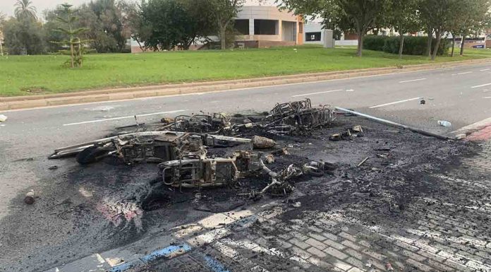 30 detenidos en otra noche de botellones y disturbios 30 detenidos en otra noche de botellones y disturbios