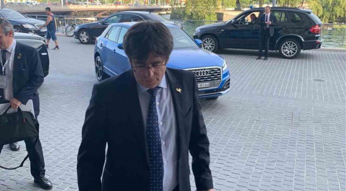 Detienen a Puigdemont en Italia por la orden emitida por Llarena Detienen a Puigdemont en Italia por la orden emitida por Llarena