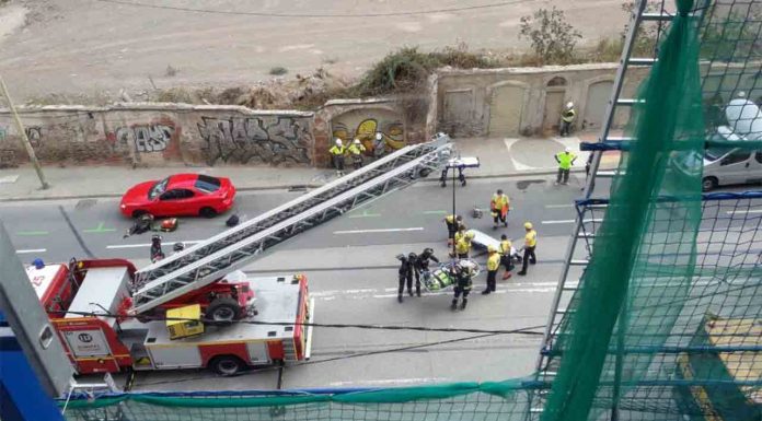 Dos heridos graves en el derrumbe de un edificio en Poblenou Dos heridos graves en el derrumbe de un edificio en Poblenou