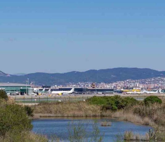 El Gobierno suspende la ampliación del Aeropuerto de El Prat El gobierno ha decidido paralizar la ampliación del aeropuerto del Prat por la falta de apoyo del Govern