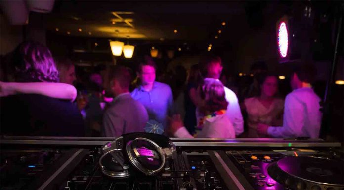 El ocio nocturno reabrirá este jueves 23, en exteriores y hasta las tres El ocio nocturno reabrirá este jueves 23, en exteriores y hasta las tres