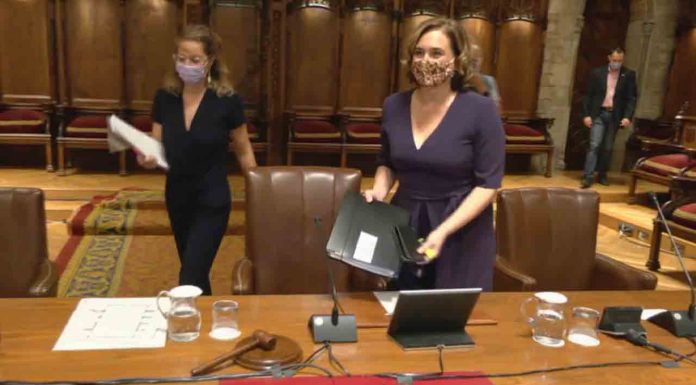 Fracasa la reprobación a Colau y se vuelve contra ERC y Junts Fracasa la reprobación a Colau y se vuelve contra ERC y Junts