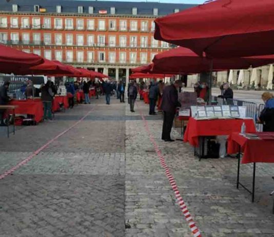 Mercado de Filatelia y Numismática Mercado de Filatelia y Numismática en la Plaza Real