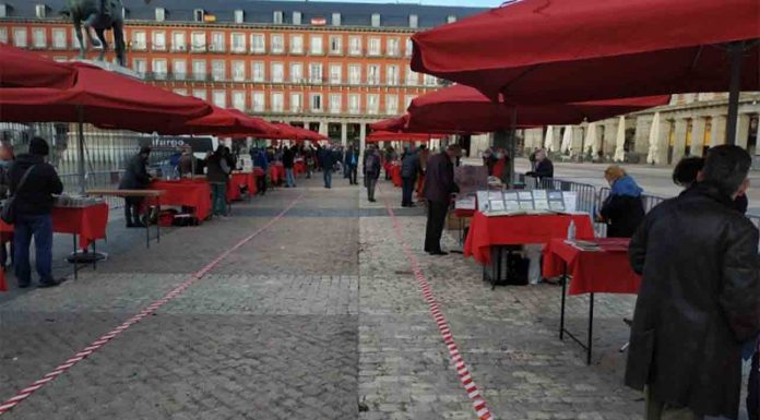 Mercado de Filatelia y Numismática Mercado de Filatelia y Numismática en la Plaza Real