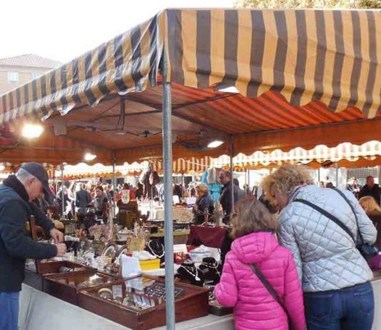 Mercat Gòtic de Antigüedades Mercat Gòtic de Antigüedades
