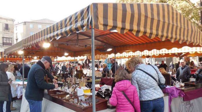 Mercat Gòtic de Antigüedades Mercat Gòtic de Antigüedades