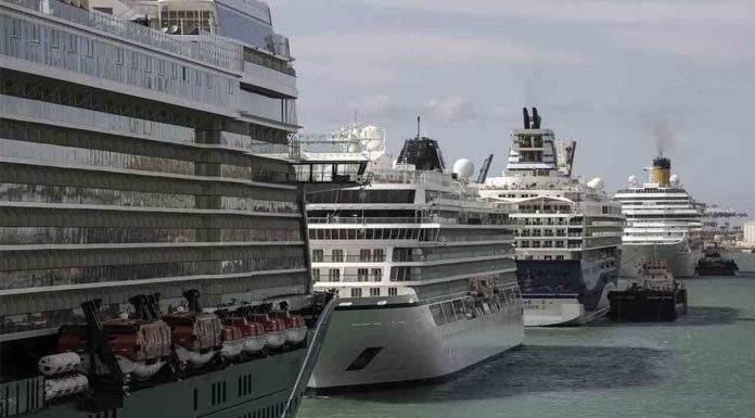 Cruceros con salida desde Barcelona: explora el Mediterráneo en 2026 Muelle Adosado Barcelona