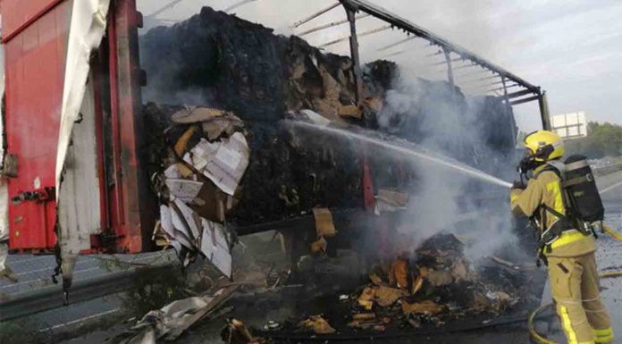 Se incendia un camión en Sant Cugat del Vallès Se incendia un camión en Sant Cugat del Vallès