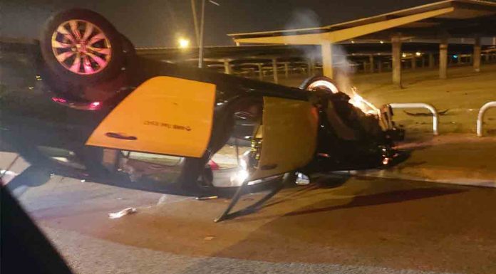 Vídeo: Accidente de un taxi en la Terminal 2 del Aeropuerto Accidente de un taxi en la Terminal 2 del Aeropuerto