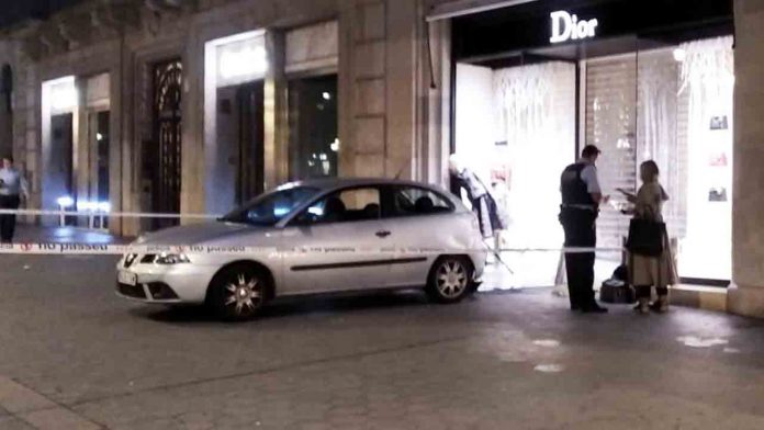 Alunizaje en la tienda Dior de Paseo de Gràcia