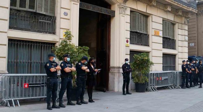 Colau reclamará cumplir el acuerdo para transformar la comisaría de Via Laietana Colau reclamará cumplir el acuerdo para transformar la comisaría de Via Laietana