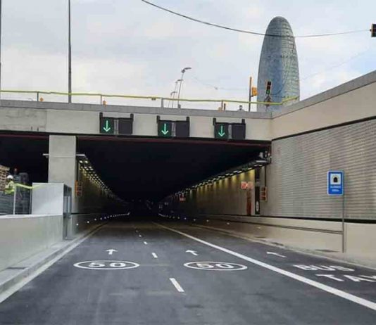 Colisión entre un autobús de TMB y una furgoneta en el túnel de las Glòries El túnel de Glòries en sentido Besòs entrará en servicio el próximo 6 de noviembre