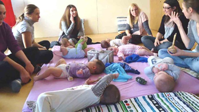 La red de Espacios Familiares de Crianza (EFCM) ya ofrece servicio a 1.200 niños