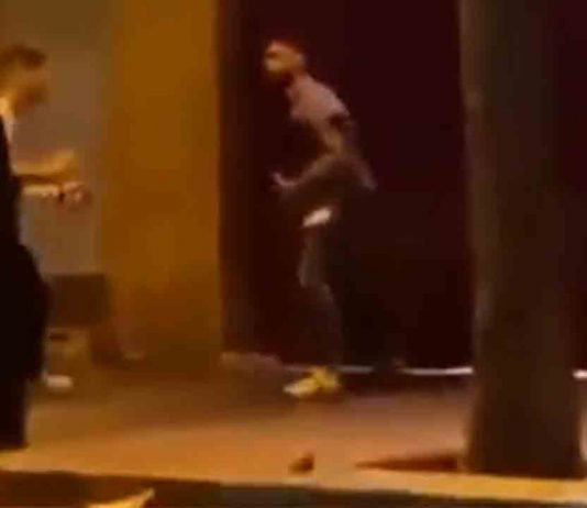 Vídeo: Pelea en Tuset con pistola y navajas en la primera noche de apertura Pelea en Tuset con pistola y navajas en la primera noche de apertura