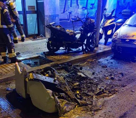 Detenido un hombre que quemó dos vehículos en Sant Andreu Detenido un hombre que quemó dos vehículos en Sant Andreu