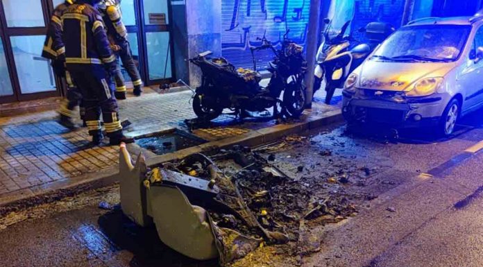 Detenido un hombre que quemó dos vehículos en Sant Andreu Detenido un hombre que quemó dos vehículos en Sant Andreu