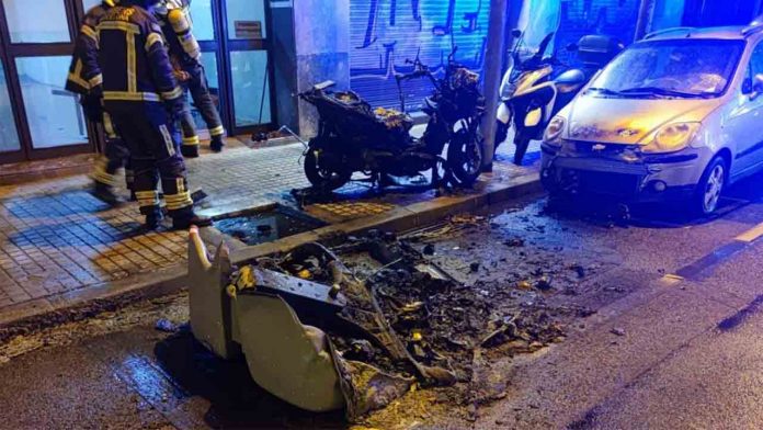 Detenido un hombre que quemó dos vehículos en Sant Andreu