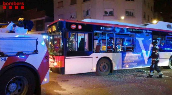 Accidente entre dos autobuses urbanos en Sant Adrià de Besòs Accidente entre dos autobuses urbanos en Sant Adrià de Besòs