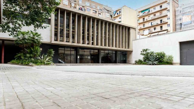Barcelona compra la antigua Editorial Gustavo Gili para realizar un centro de cultura y educación