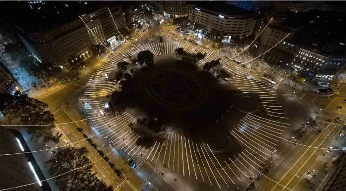 Barcelona enciende las luces de Navidad en la Plaza Catalunya Barcelona enciende las luces de Navidad en la Plaza Catalunya