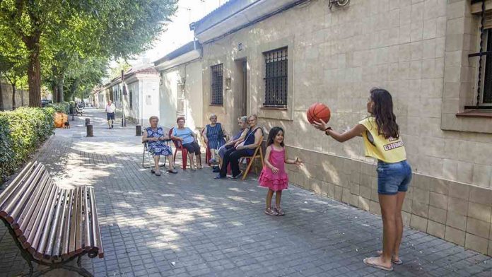Can Peguera, las casas baratas como símbolo del barrio