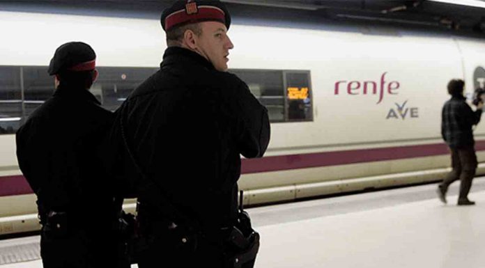 Encuentran a una persona muerta en la estación de Sants Encuentran a una persona muerta en la estación de Sants