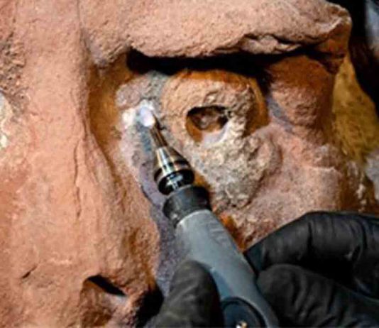 Restauran el busto de Nobas que coronaba ‘La fuente de Hércules’ de Gaudí Restauran el busto de Nobas que coronaba 'La fuente de Hércules' de Gaudí