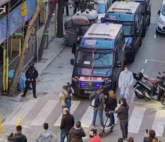 6 detenidos en dos narcolocales de Poble Sec 6 detenidos en la inspección de dos narcolocales de Poble Sec