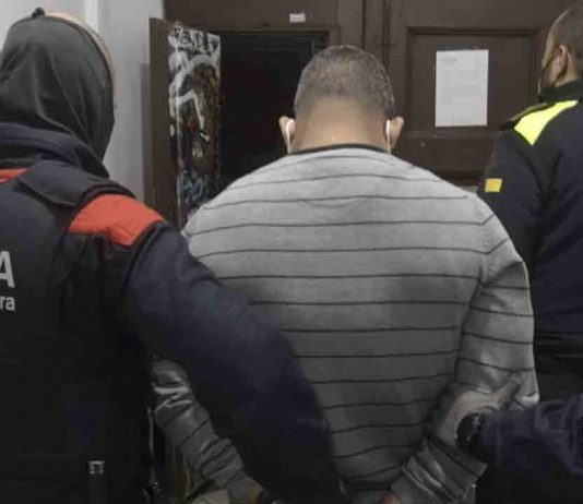 Desmantelan dos puntos de venta de drogas en el Gòtic y en el Raval Desmantelan dos puntos de venta de drogas en el Gòtic y en el Raval