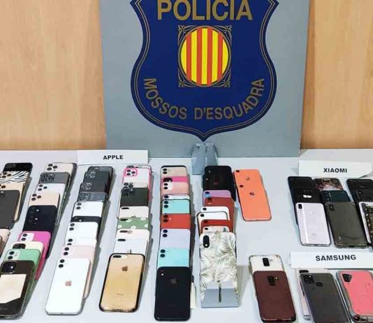 Dos detenidos por robar 82 teléfonos móviles en una discoteca en Viladecans Dos detenidos por robar 82 teléfonos móviles en una discoteca en Viladecans