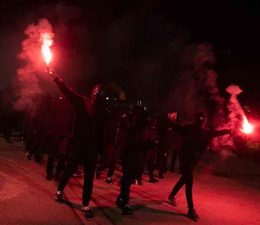 Estudiantes bloquean los accesos a la UAB contra la ley Castells Estudiantes bloquean los accesos a la UAB contra la ley Castells