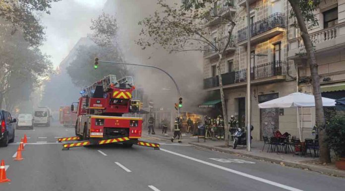 Incendio en una tienda de la calle de Berlín Incendio en una tienda de la calle de Berlín