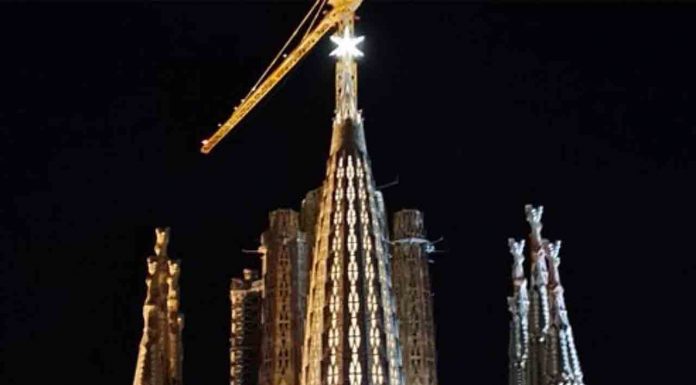Entradas gratis para visitar la Sagrada Familia del 22 al 24 de septiembre La estrella de la Sagrada Família ya está iluminada