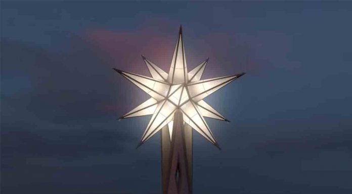 Mañana se inaugura la Torre de María de la Sagrada Familia, de 138 metros Mañana se inaugura la Torre de María de la Sagrada Familia, de 138 metros