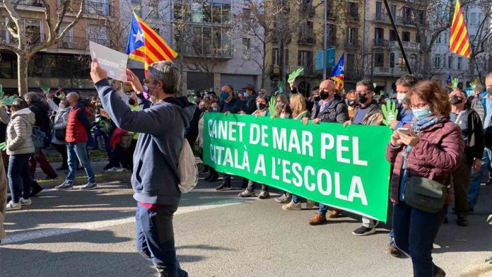 Manifestación en Barcelona en defensa del catalán
