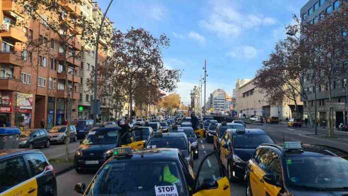 Protesta de los taxistas reclamando cámaras de seguridad contra los robos