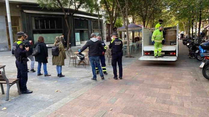 El Ayuntamiento eliminará las terrazas de los bares en zonas saturadas como Enric Granados